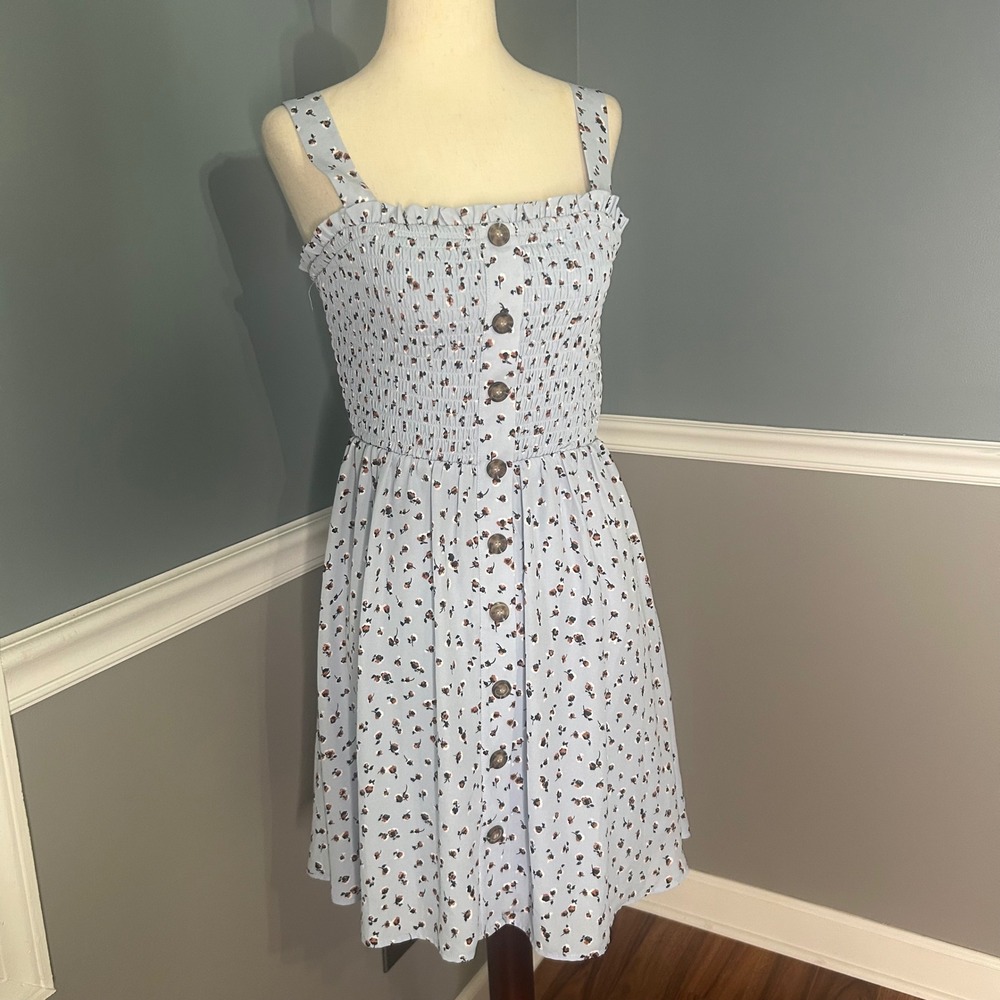 Sienna‎ Sky Floral Smocked Dress Button Front Casual Sundress Light Blue M